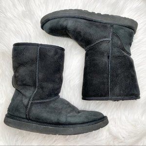 UGG Classic Short II Sheepskin Boots in Black